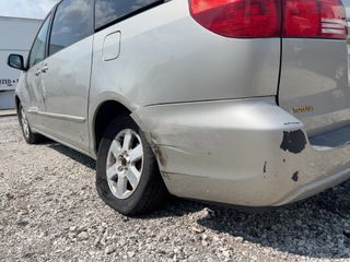 2004 Toyota Sienna LE - Primary Damage Right Image